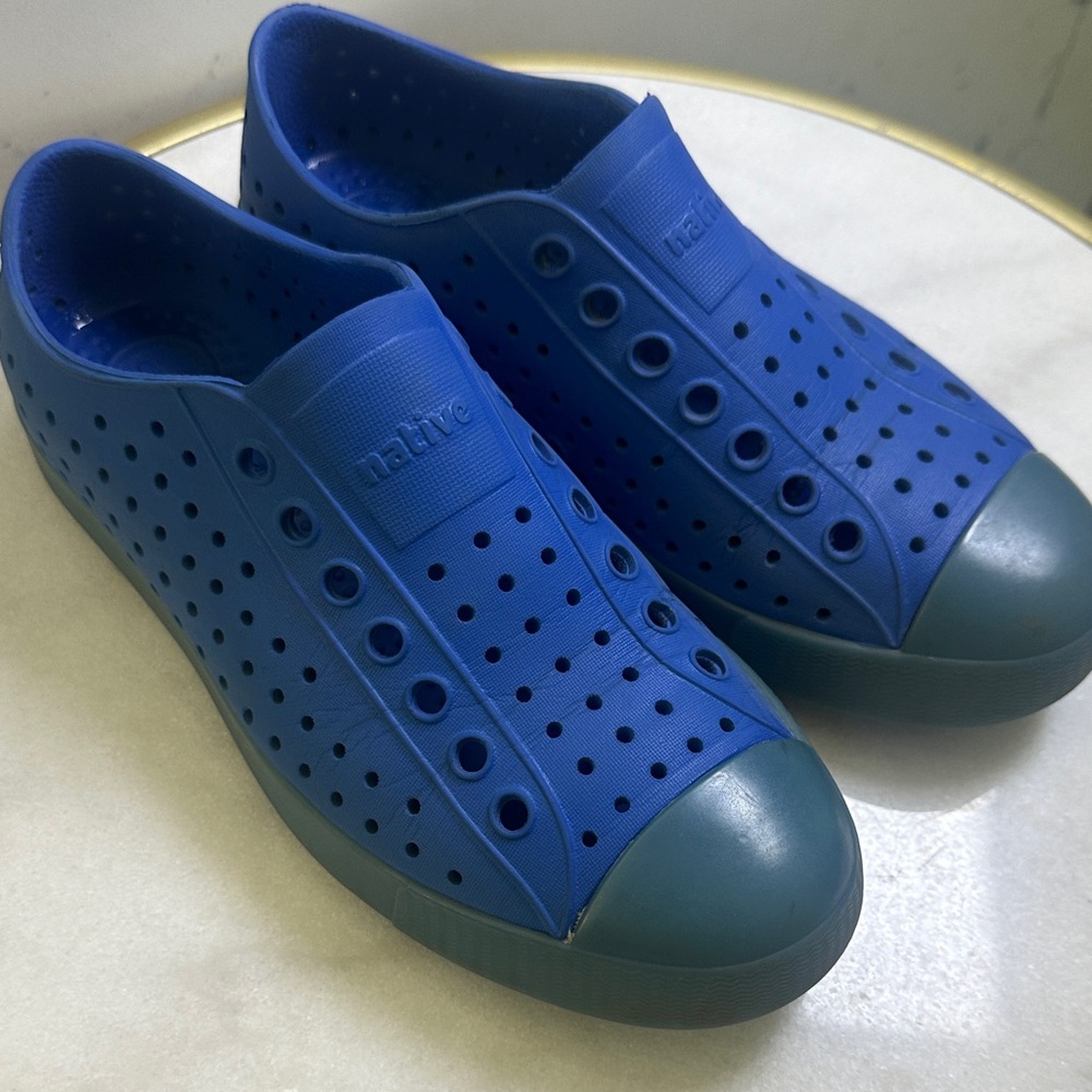 Native Unisex Navy Slip-On Sneakers Men’s 5 Women’s 7